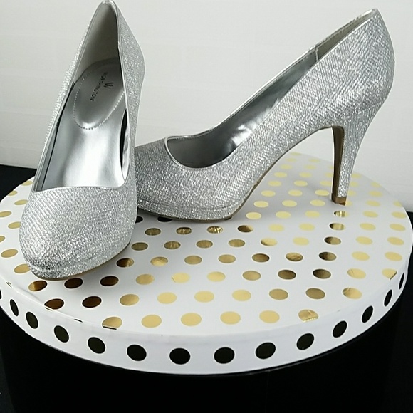 worthington hula metallic pumps